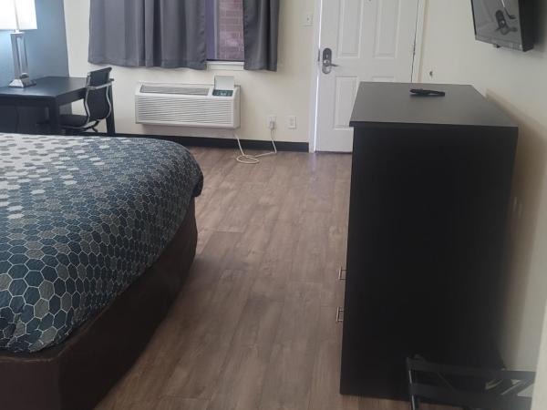 Econo Lodge Inn & Suites Downtown San Antonio Riverwalk Area : photo 4 de la chambre chambre lit king-size standard - non-fumeurs