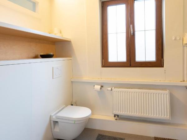 Because the Night city lodge : photo 7 de la chambre chambre double avec salle de bains privative