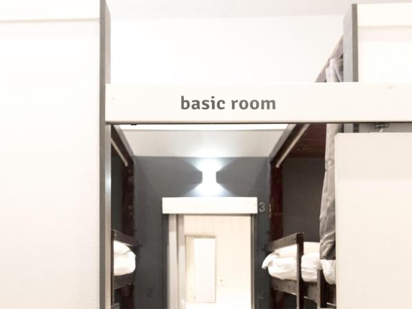Ant Hostel Barcelona : photo 7 de la chambre lit dans dortoir mixte de 4 lits avec salle de bains privée