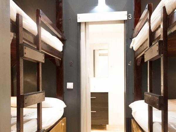 Ant Hostel Barcelona : photo 4 de la chambre lit dans dortoir mixte de 4 lits avec salle de bains privée