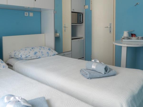 Apartments & Rooms Andrea 2 : photo 9 de la chambre chambre lits jumeaux avec balcon