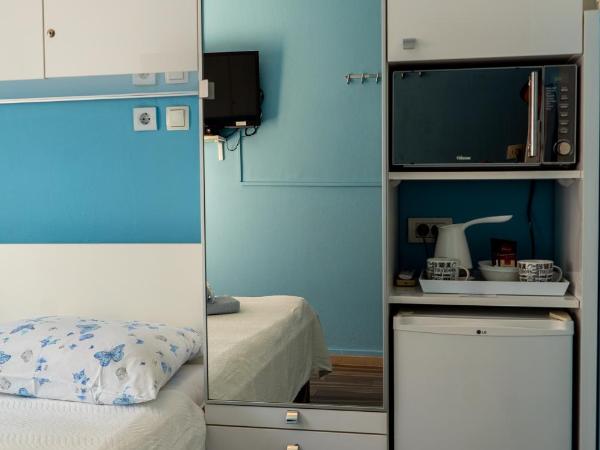 Apartments & Rooms Andrea 2 : photo 5 de la chambre chambre lits jumeaux avec balcon