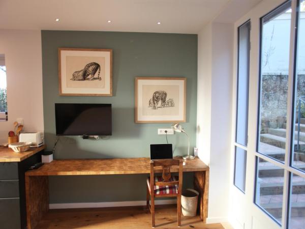 LYONEST chambre d'hôtes : photo 3 de la chambre studio avec terrasse