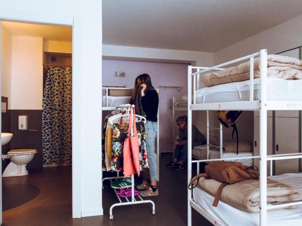 LoL Hostel Siracusa : photo 5 de la chambre lit dans dortoir pour femmes de 8 lits