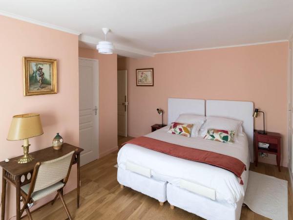 Couette et café Saumur : photo 3 de la chambre chambre double ou lits jumeaux