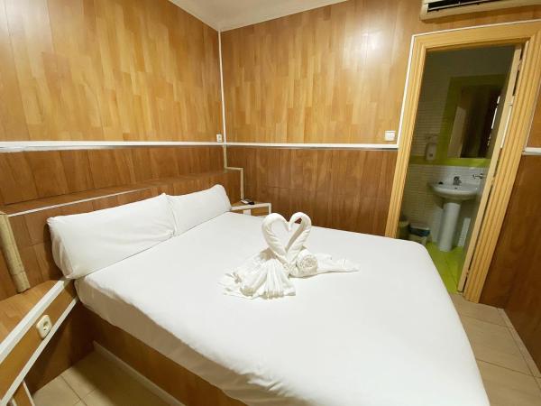 Hostal Avenida Andalucia : photo 2 de la chambre grande chambre simple 