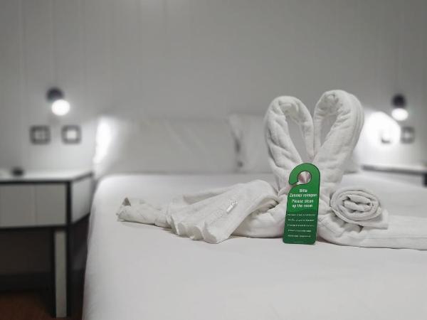 Hostal Avenida Andalucia : photo 4 de la chambre chambre double Économique avec baignoire spa