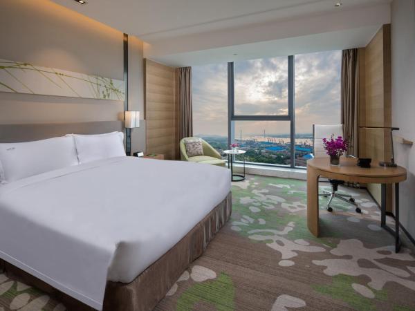 Holiday Inn Nanjing Harbour, an IHG Hotel : photo 2 de la chambre chambre lit king-size standard avec vue sur le port