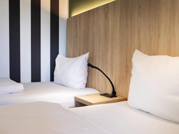 ACHAT Hotel Stuttgart Zuffenhausen : photo 5 de la chambre chambre affaires lits jumeaux