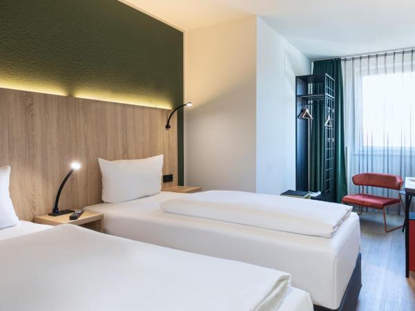 ACHAT Hotel Stuttgart Zuffenhausen : photo 6 de la chambre chambre affaires lits jumeaux