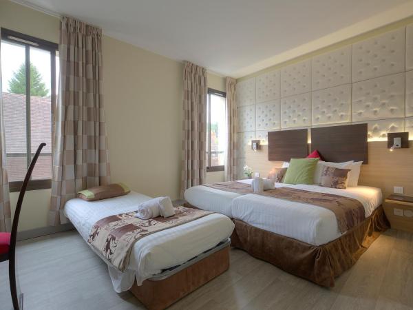 Au Grand Hôtel de Sarlat - Pavillon de SELVES : photo 3 de la chambre chambre triple confort plus