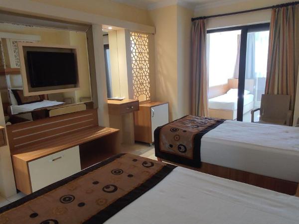 Oz Hotels Incekum Beach : photo 4 de la chambre chambre familiale