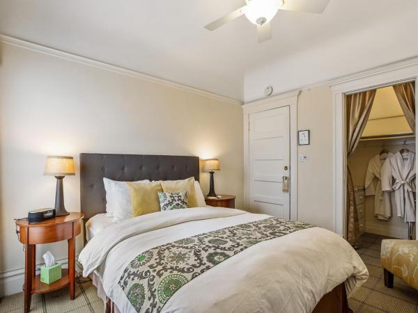 Parker Guest House : photo 3 de la chambre chambre lit queen-size Économique avec salle de bains privative dans couloir