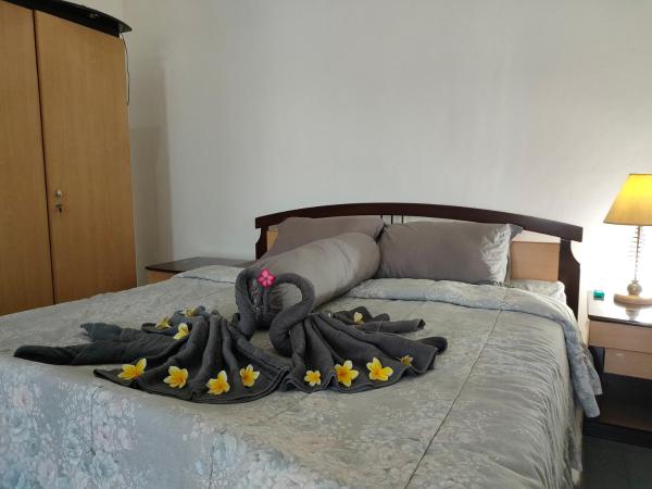 Ayodya Inn , Yogyakarta Lodging , Digital Nomads , Entrepreneurs Centre , CoWorking Space , CoLiving , Kost Lengkap , Exclusive Boarding House and Student Accommodation in Jogjakarta City Center ! : photo 3 de la chambre chambre double deluxe avec balcon