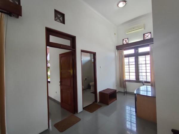Ayodya Inn , Yogyakarta Lodging , Digital Nomads , Entrepreneurs Centre , CoWorking Space , CoLiving , Kost Lengkap , Exclusive Boarding House and Student Accommodation in Jogjakarta City Center ! : photo 8 de la chambre chambre double deluxe avec balcon