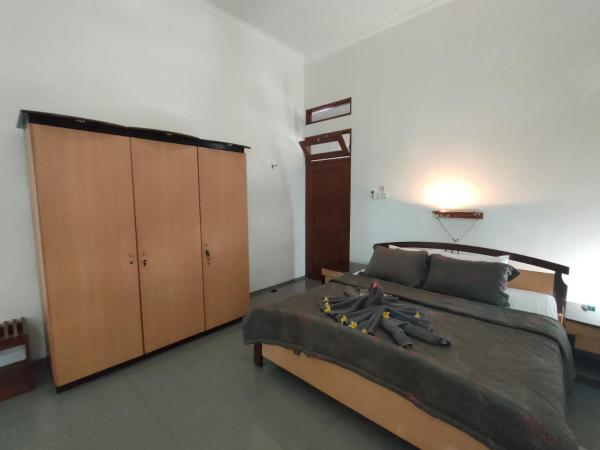 Ayodya Inn , Yogyakarta Lodging , Digital Nomads , Entrepreneurs Centre , CoWorking Space , CoLiving , Kost Lengkap , Exclusive Boarding House and Student Accommodation in Jogjakarta City Center ! : photo 3 de la chambre chambre double deluxe avec balcon
