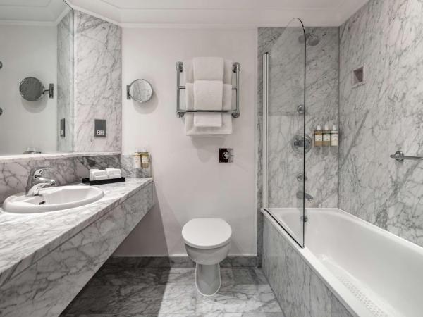 Radisson Blu Hotel, London Euston Square - formerly Grafton : photo 5 de la chambre chambre premium