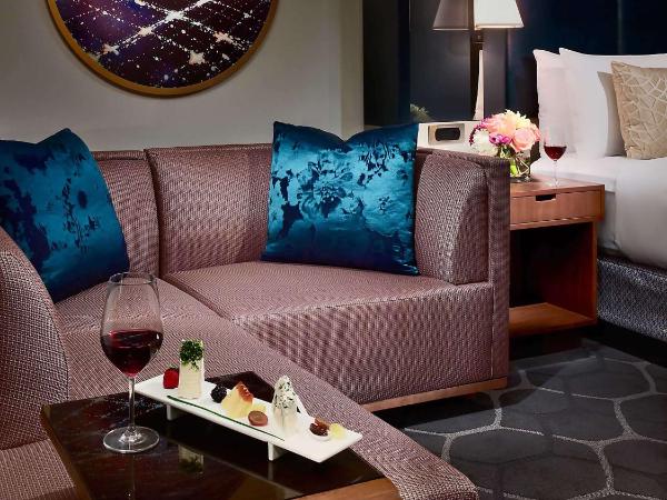 The Royal Sonesta Houston Galleria : photo 2 de la chambre chambre lit king-size - concierge