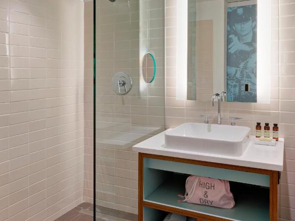 The Verb Hotel : photo 4 de la chambre chambre standard avec 2 lits queen-size