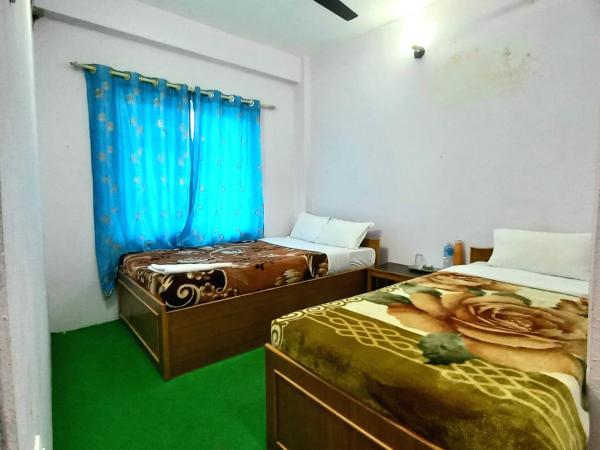 Hotel Aarjan And Restaurant : photo 1 de la chambre chambre double ou lits jumeaux deluxe avec balcon