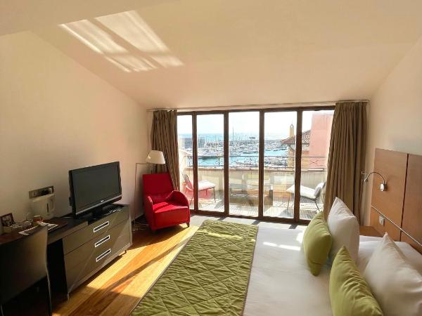 Cassis Loc - Chambre Meuble : photo 1 de la chambre chambre double avec balcon - vue sur mer