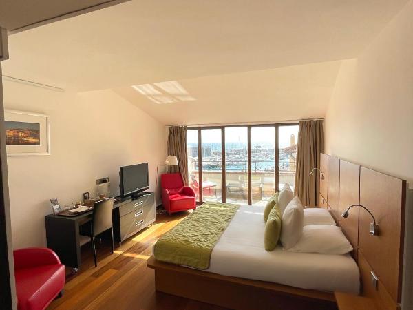 Cassis Loc - Chambre Meublée : photo 9 de la chambre chambre double avec balcon - vue sur mer