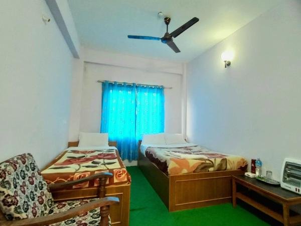 Hotel Aarjan And Restaurant : photo 3 de la chambre chambre deluxe double ou lits jumeaux