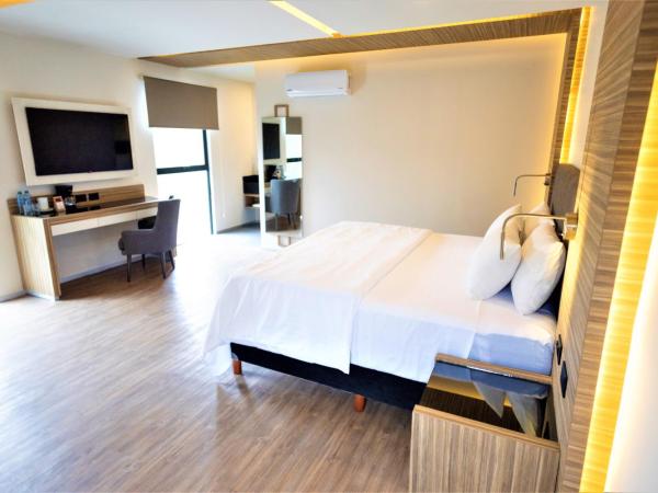 Hotel Plaza by Kavia : photo 10 de la chambre chambre lit king-size supérieure