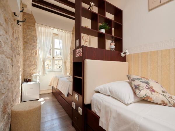 Palace Central Square : photo 2 de la chambre chambre lits jumeaux Économique