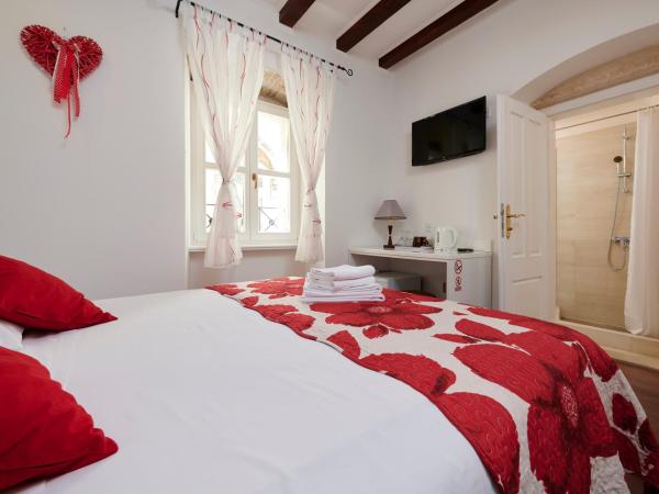 Palace Central Square : photo 9 de la chambre chambre lit king-size