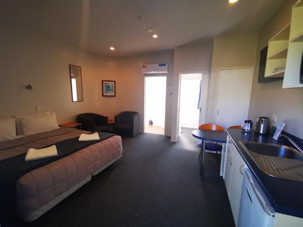 Airport Birches Motel : photo 1 de la chambre suite familiale 1 chambre