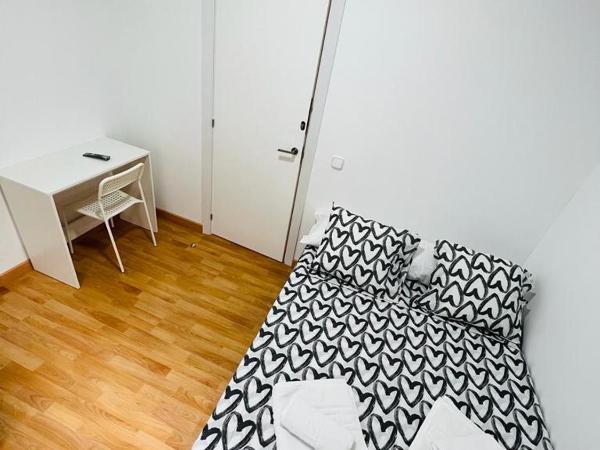 Hospedaje Puente de Vallecas : photo 1 de la chambre chambre double avec salle de bains commune