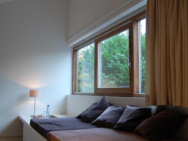 Aubergine : photo 4 de la chambre chambre double avec salle de bains privative