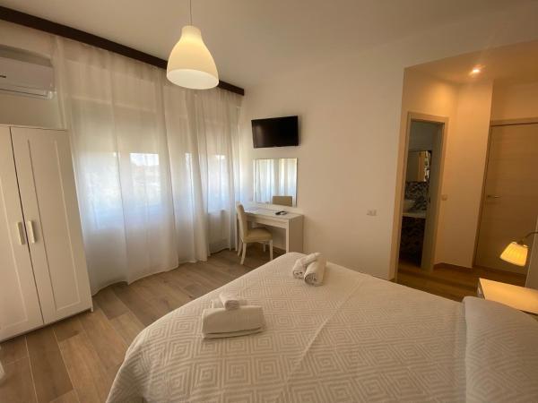 B&B Casa al Vicolo 2 : photo 5 de la chambre chambre lit king-size avec balcon