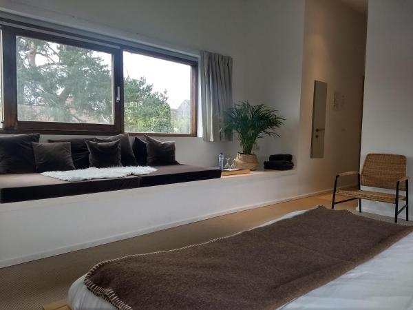 Aubergine : photo 1 de la chambre chambre double avec salle de bains privative