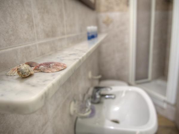 Club Nautico Savona : photo 3 de la chambre chambre double - vue sur mer