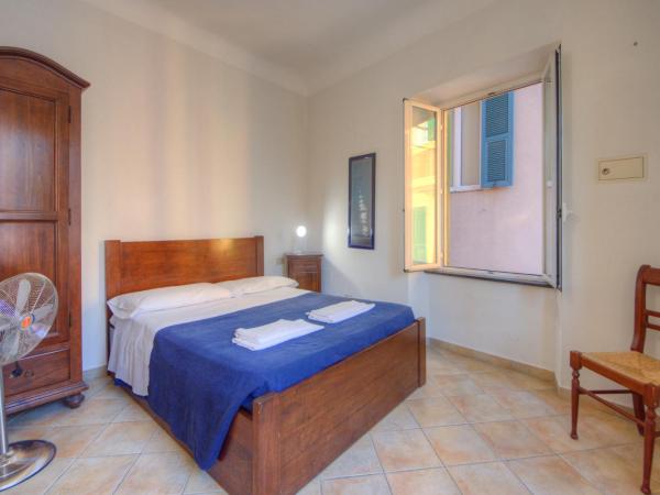 Club Nautico Savona : photo 1 de la chambre chambre familiale avec salle de bains commune