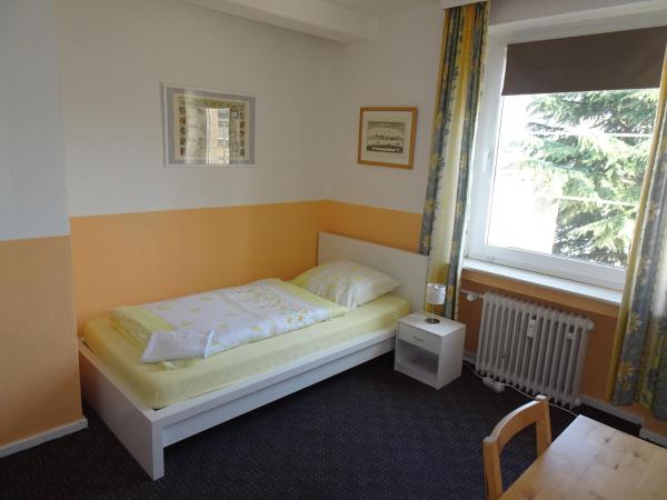 Gästehaus Grupello : photo 5 de la chambre chambre simple avec salle de bains commune