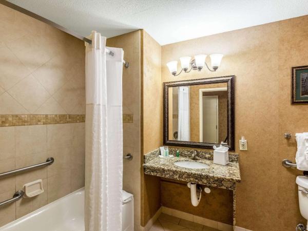 Comfort Suites Alamo Riverwalk : photo 2 de la chambre suite avec 2 lits queen-size - accessible aux personnes à mobilité réduite - non-fumeurs