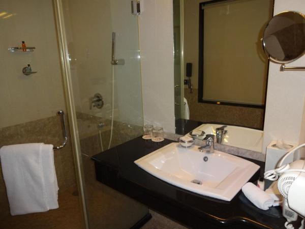 Royalton Hyderabad Abids : photo 5 de la chambre privilege room  with 15% discount on food( at bistro restaurant)