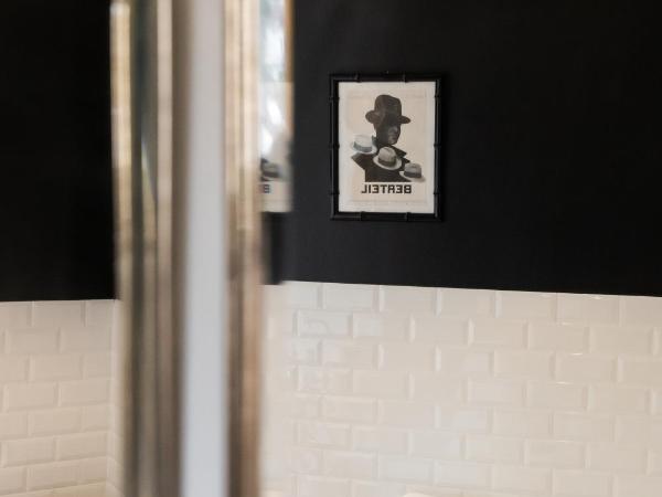 MAISON HULOTTE : photo 8 de la chambre chambre double avec salle de bains privative