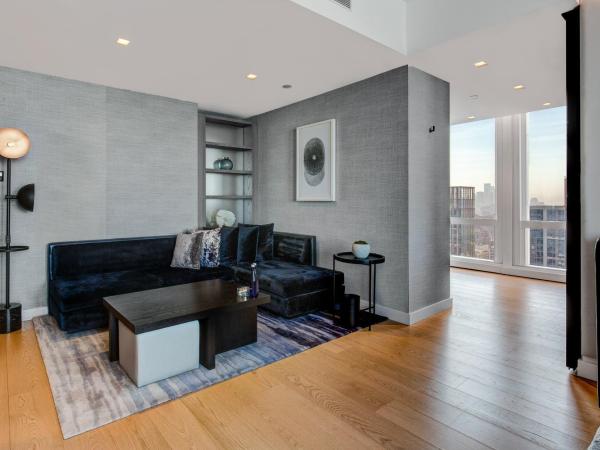 Equinox Hotel Hudson Yards New York City : photo 2 de la chambre suite junior deluxe avec 1 lit king-size - vue sur rivière