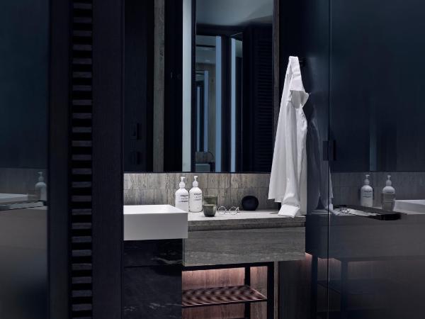 Equinox Hotel Hudson Yards New York City : photo 4 de la chambre chambre premier avec 1 lit king-size pour personnes à mobilité réduite - vue sur rivière