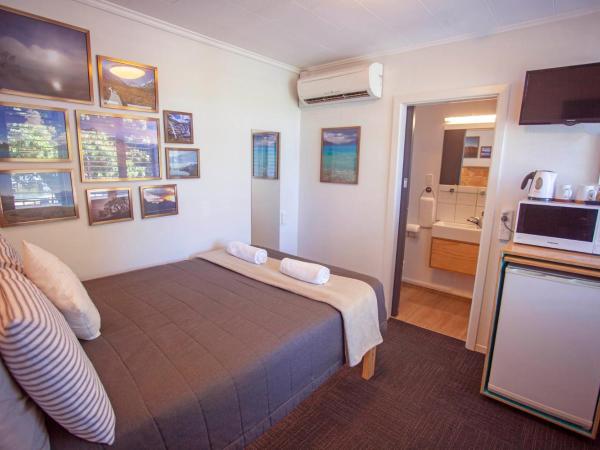 Absoloot Hostel Queenstown : photo 2 de la chambre chambre double avec salle de bains privative