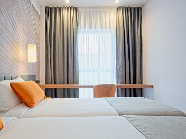 DWO Yuste Alcalá : photo 2 de la chambre chambre lits jumeaux