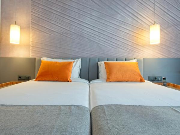 DWO Yuste Alcalá : photo 5 de la chambre chambre lits jumeaux