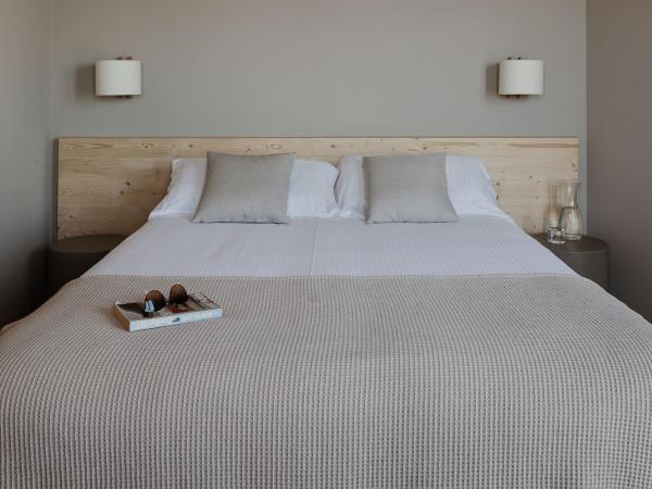 Hotel Llane Petit : photo 1 de la chambre chambre double ou lits jumeaux - vue sur mer
