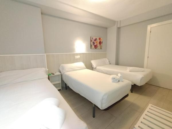 Hostal Albero by gaiarooms : photo 4 de la chambre chambre triple