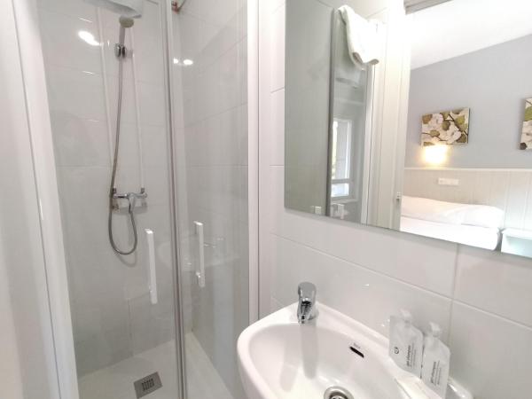 Hostal Albero by gaiarooms : photo 8 de la chambre chambre lits jumeaux