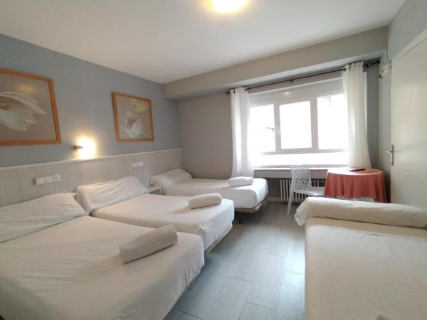 Hostal Albero by gaiarooms : photo 4 de la chambre chambre quadruple